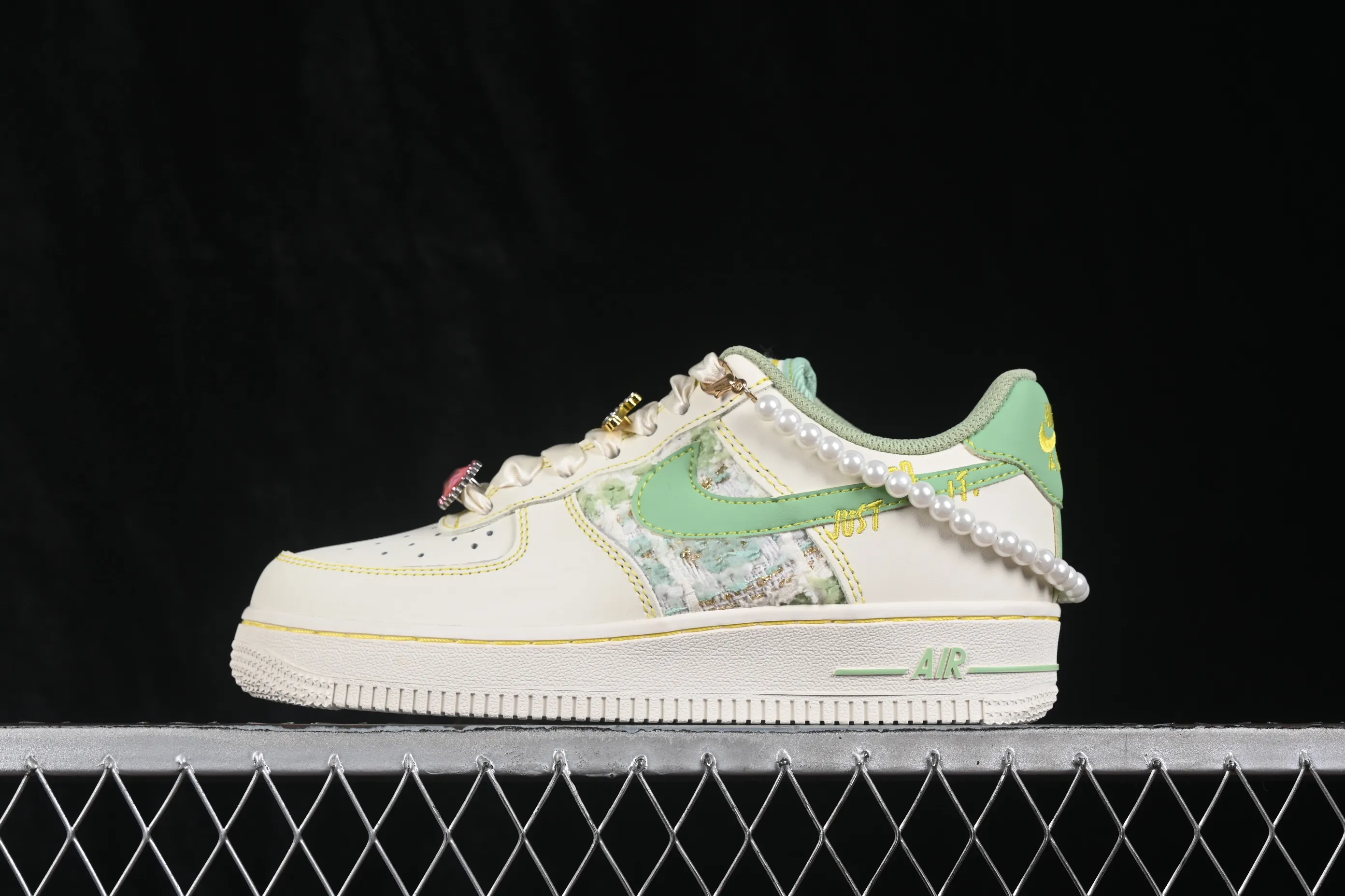 All categories Nk Air Force 1 Air Force series Nk Air Force 1 Low Air Force low-top Nike Air Force 1'07 Low "Jade Pearl Canvas" Hand-painted graffiti Green Pearl Painting Air Force 1 low-top casual sneakers FJ7740-111